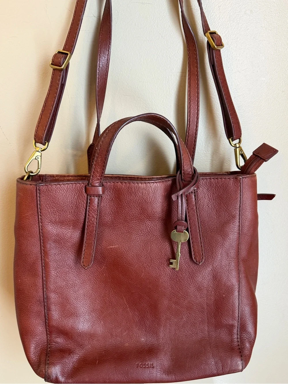 Fossil purse leather