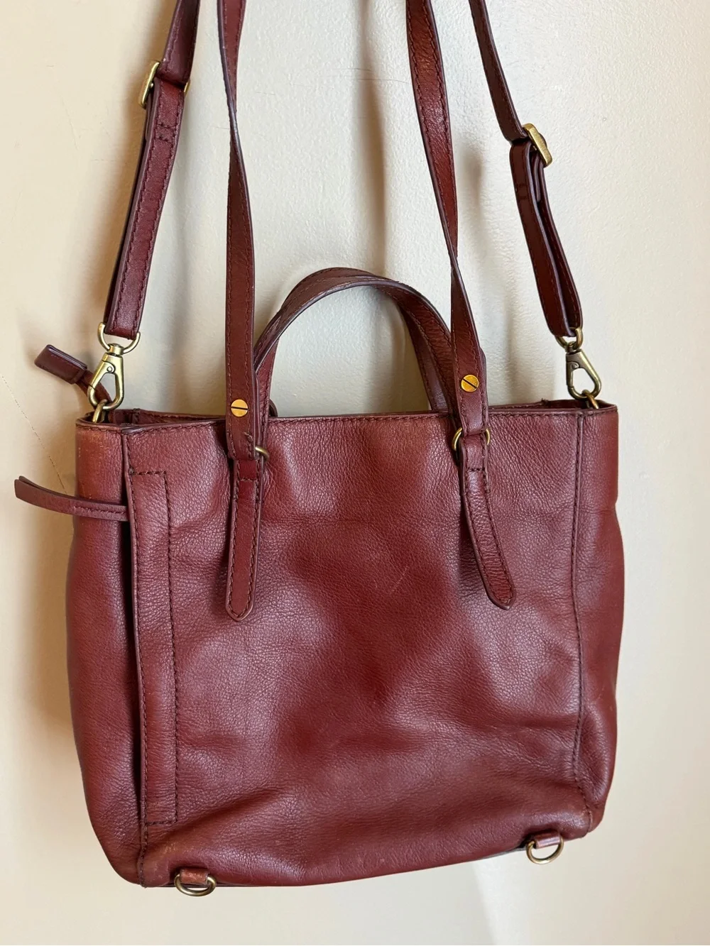 Fossil purse leather