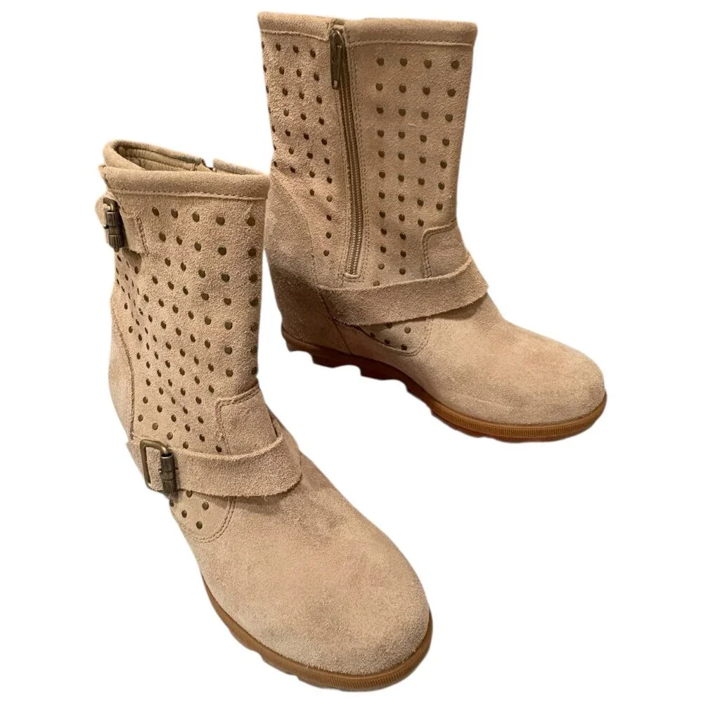 Sorel wedge boot