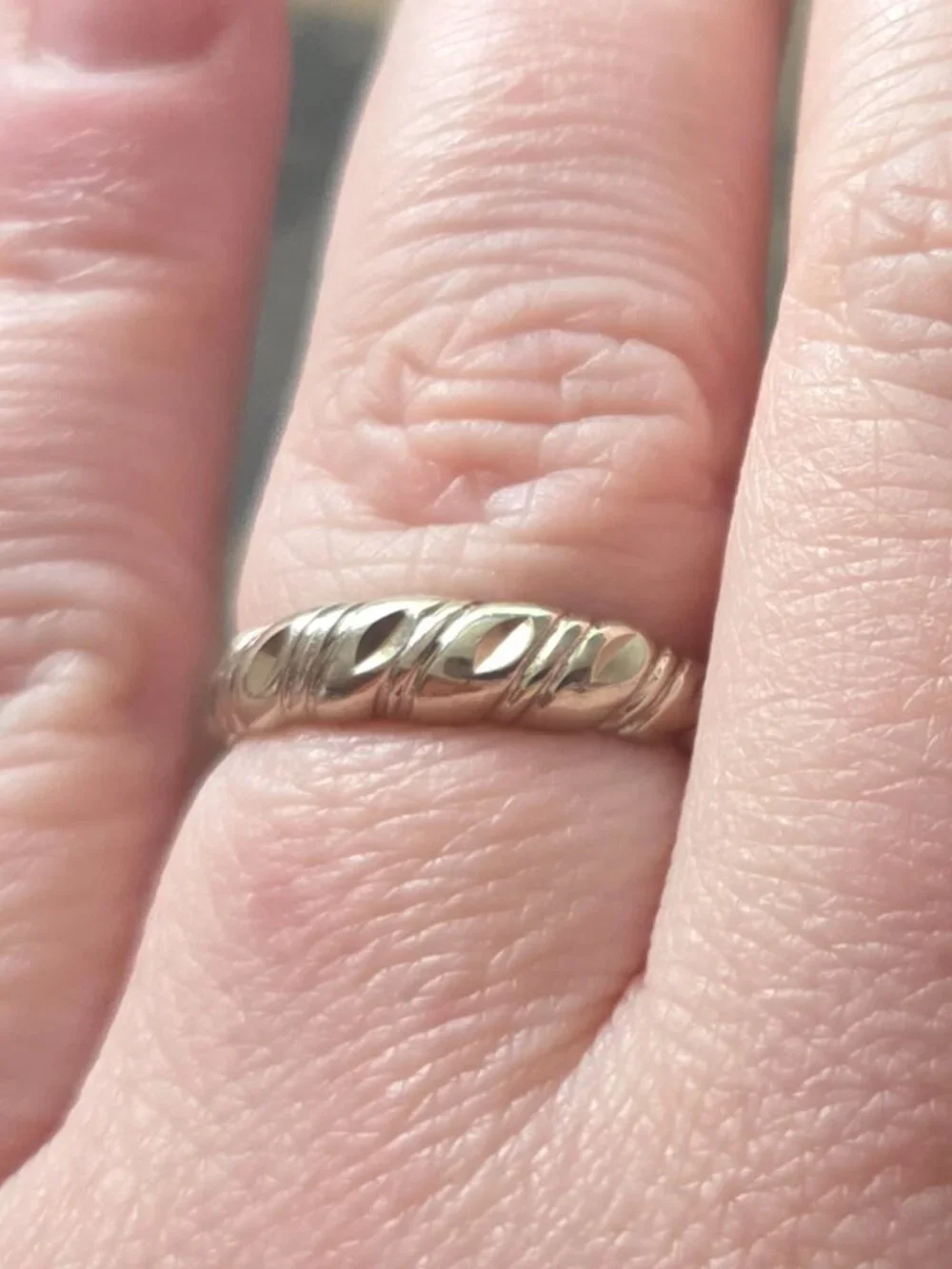 Vintage 10K White Gold Dome/Croissant Ring - Size 6
