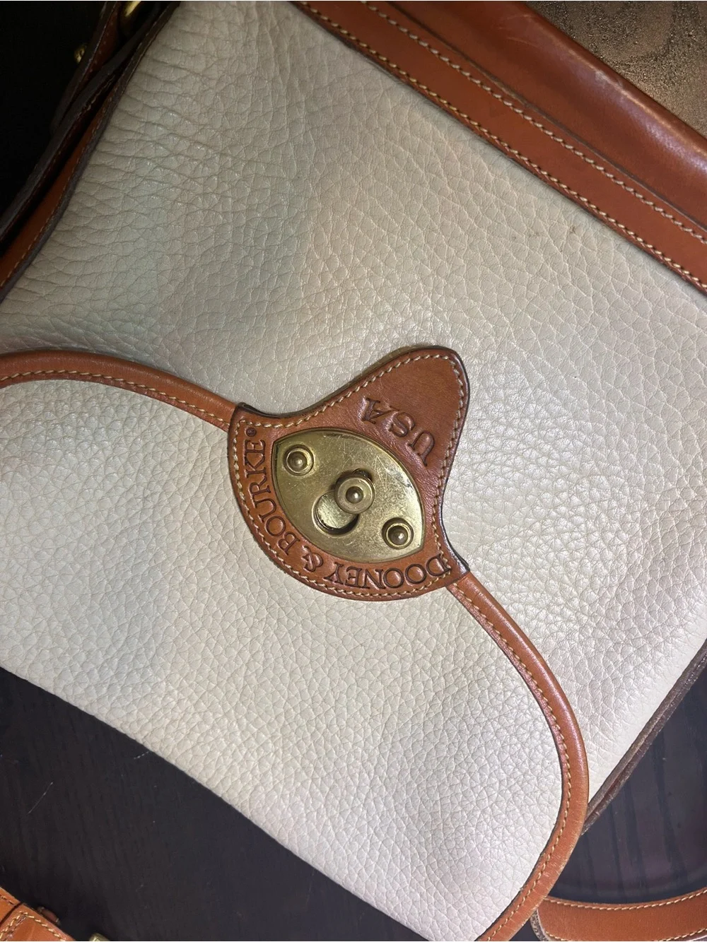 Dooney & Bourke classic dooney