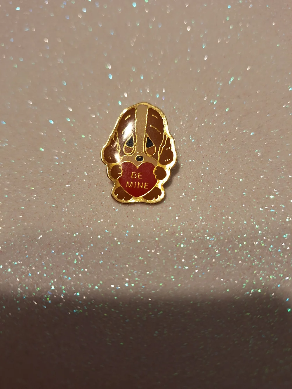 VINTAGE GIORDANO Valentine  GOLD TONE METAL I'M YOURS SAD EYES PUPPY DOG PIN 1