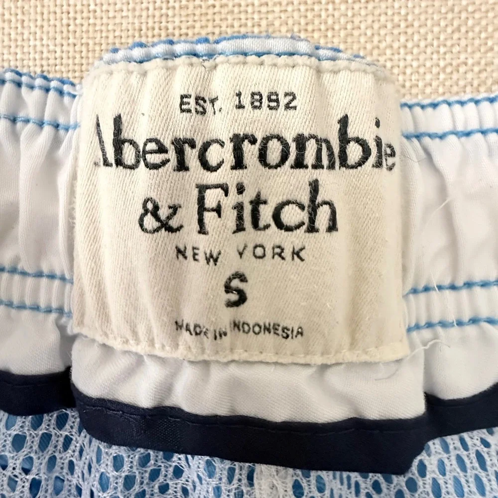 Abercrombie & Fitch clean pockets