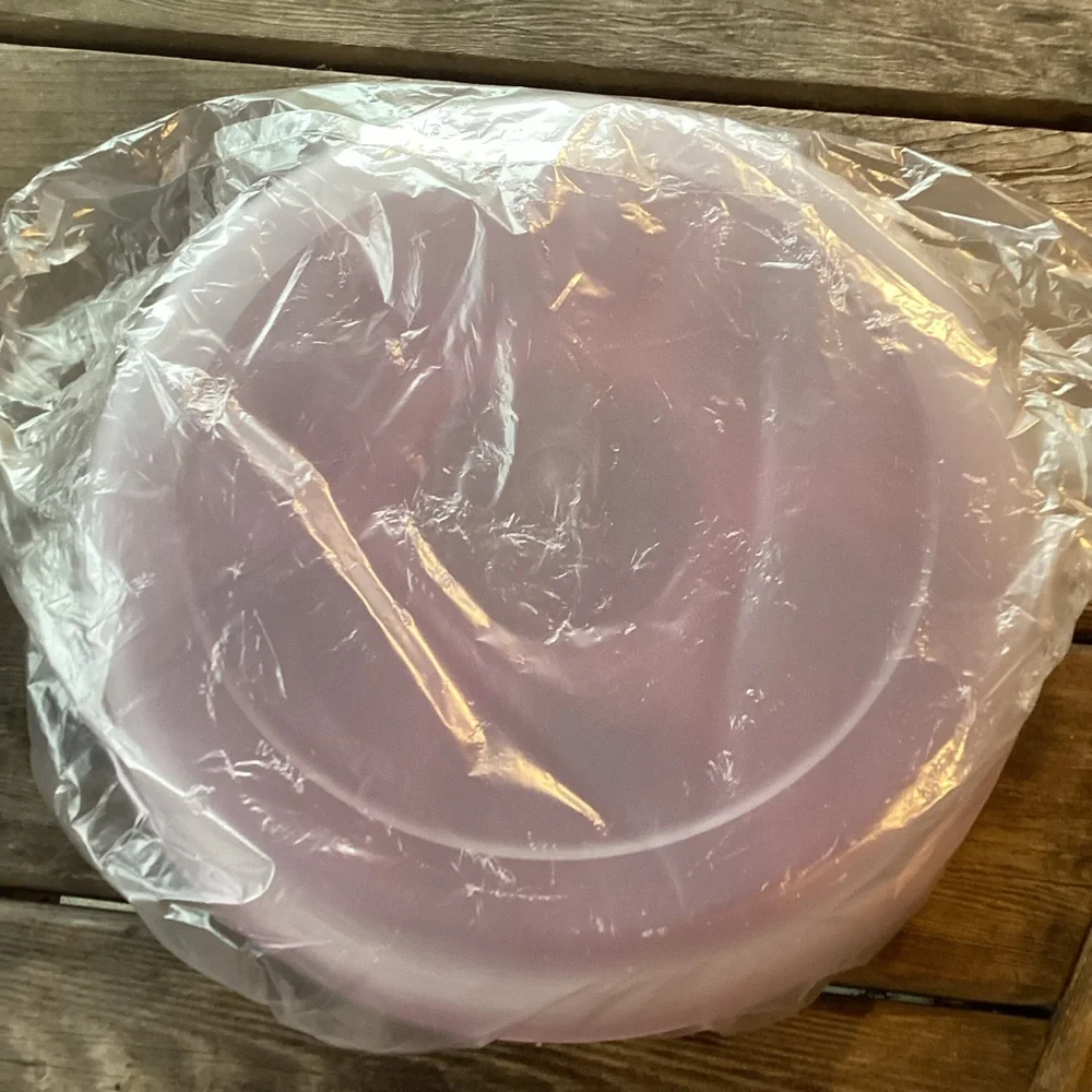 Tupperware serving center