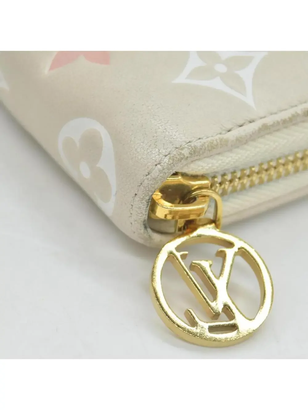 Louis Vuitton exterior good