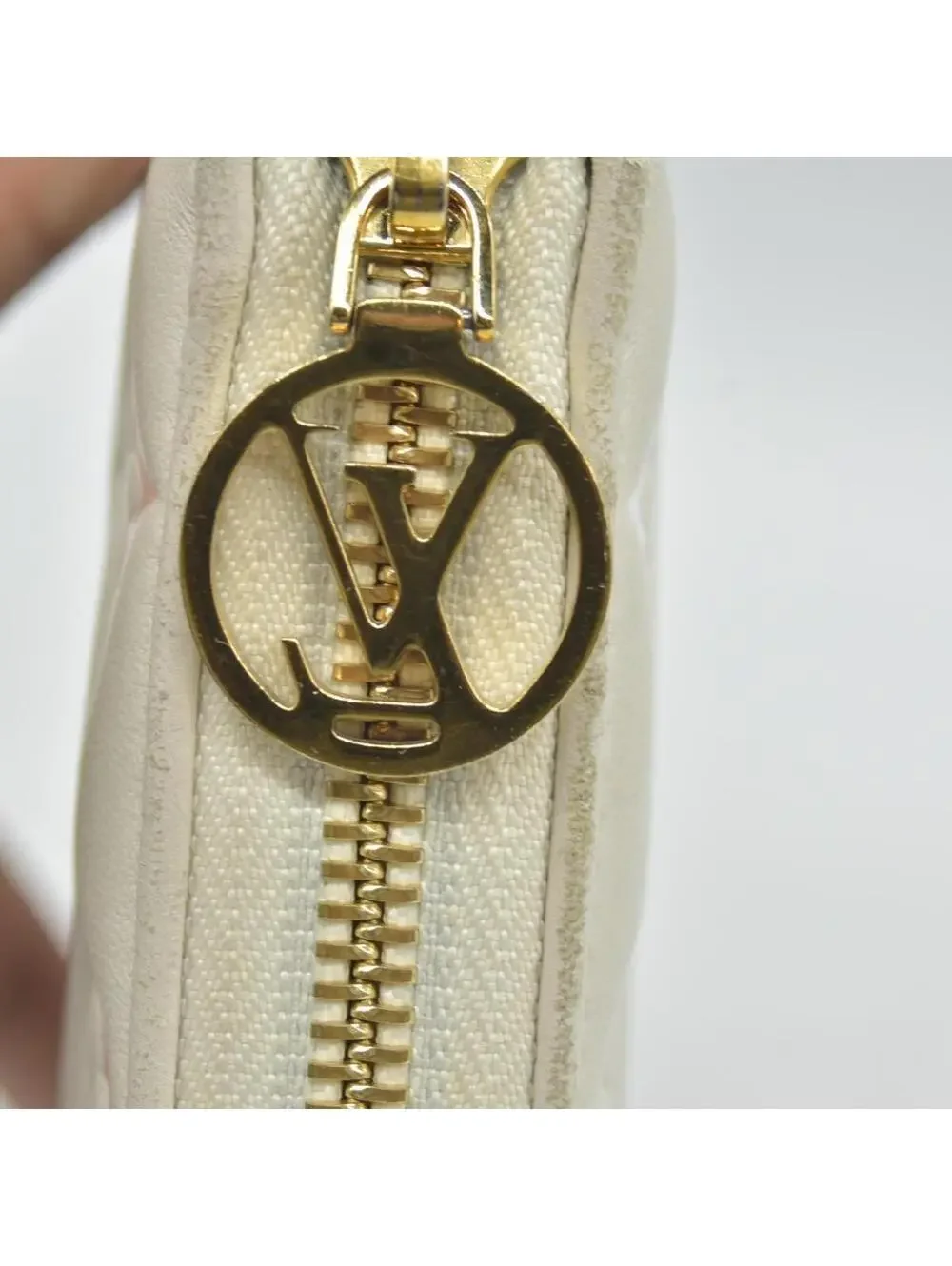 Louis Vuitton exterior good