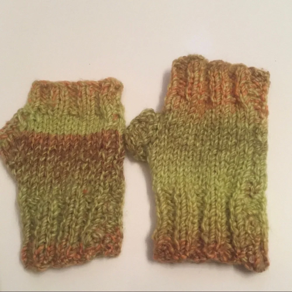 NEW Fingerless gloves Hand knit green orange combo WOMENS Accessory