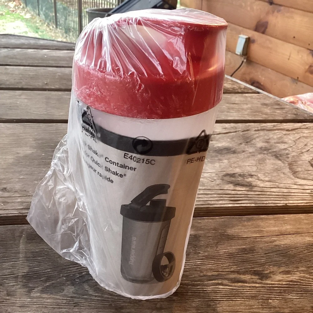 Tupperware quick shake