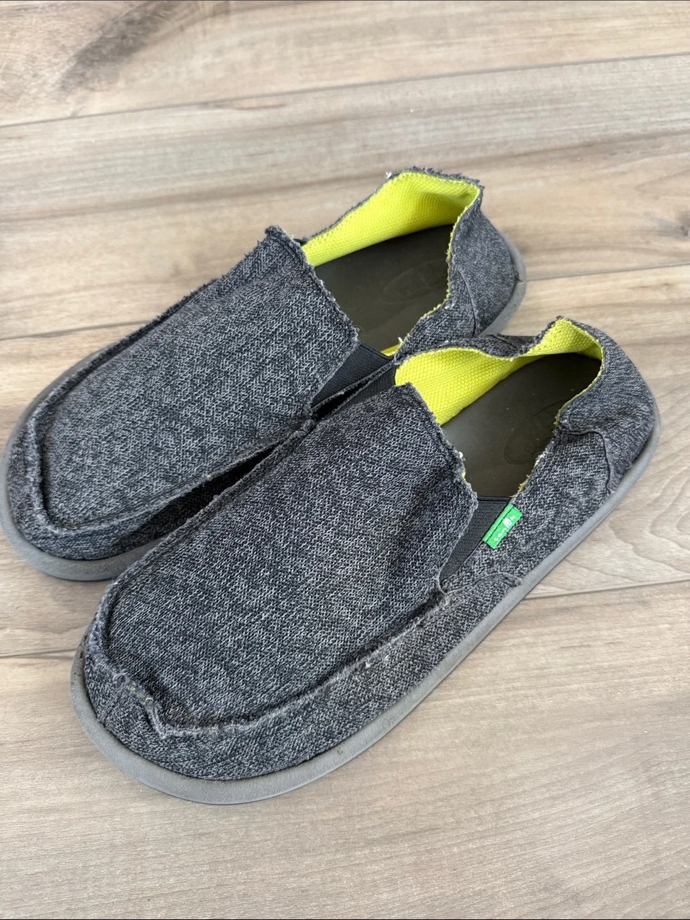 Sanuk Gray Knit Slip-On with Lime Accents Men’s Size 10