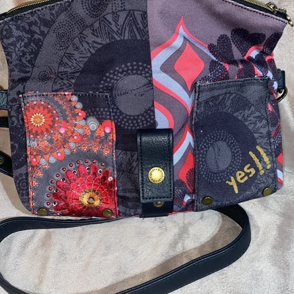 Desigual carefully you