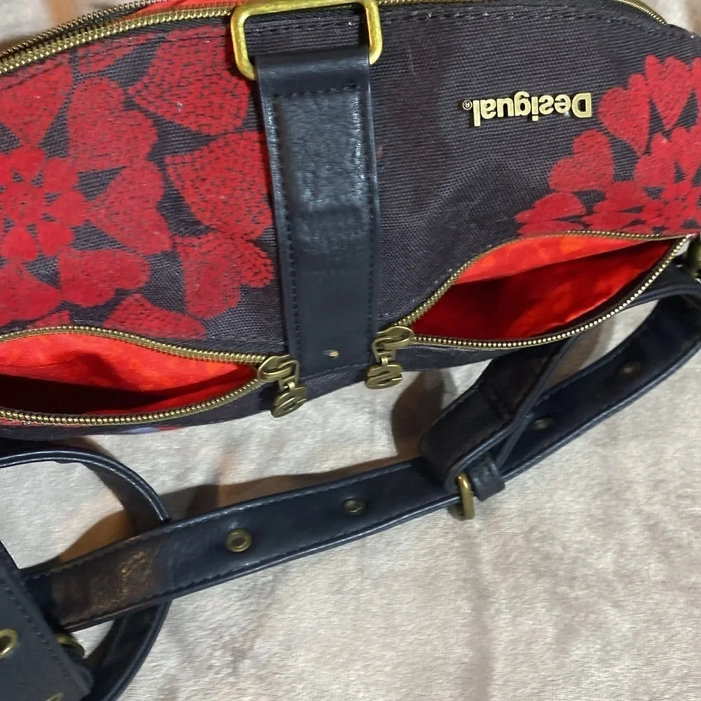 Desigual buckle be button