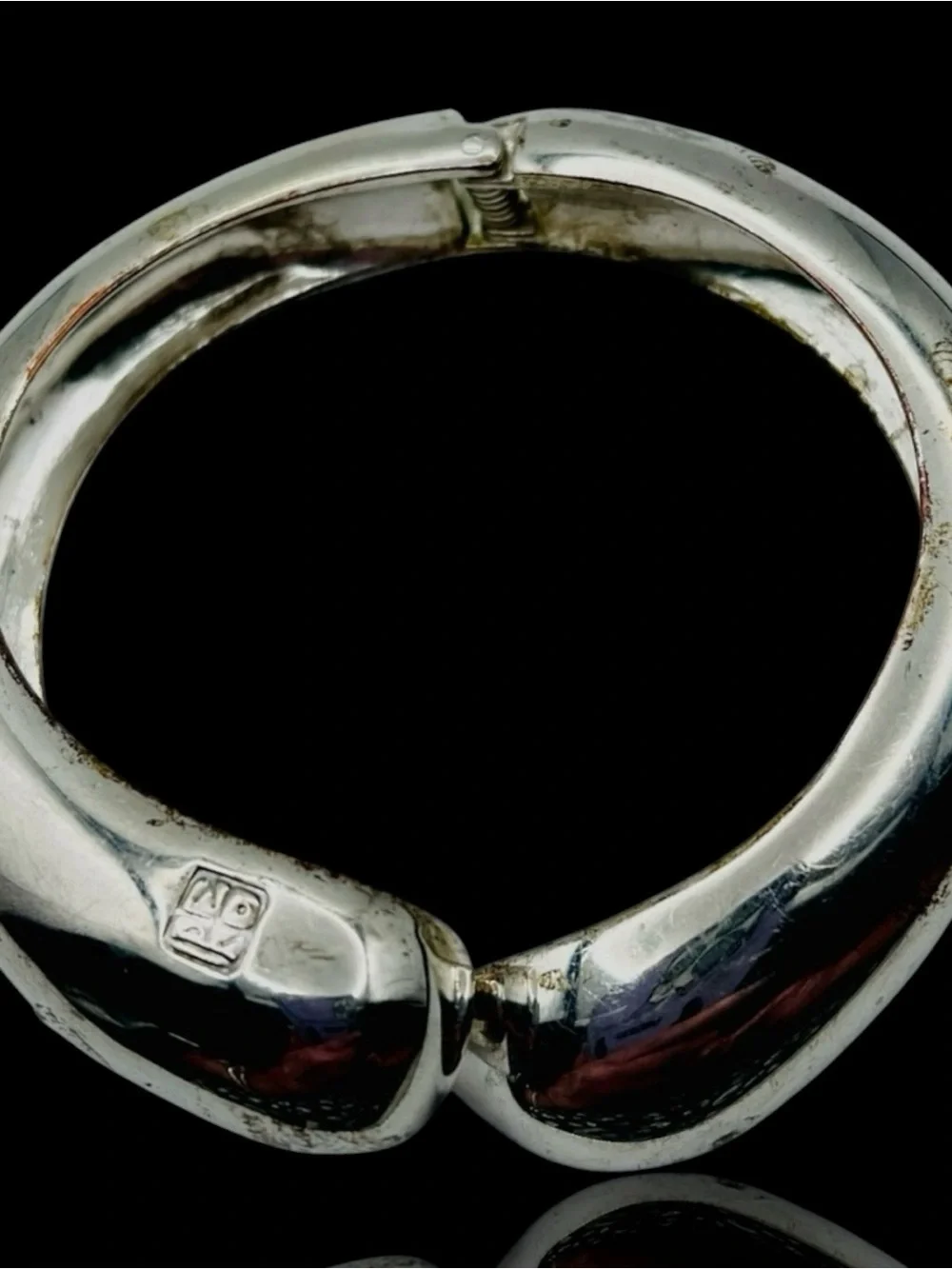 Vintage REO Chrome Glow Silver Modernist Hinged Clamper Bangle Bracelet