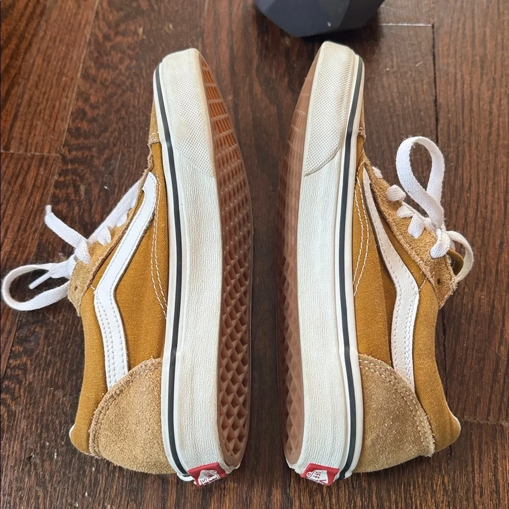 Vans Tan Kids Sneakers with White Laces size 3