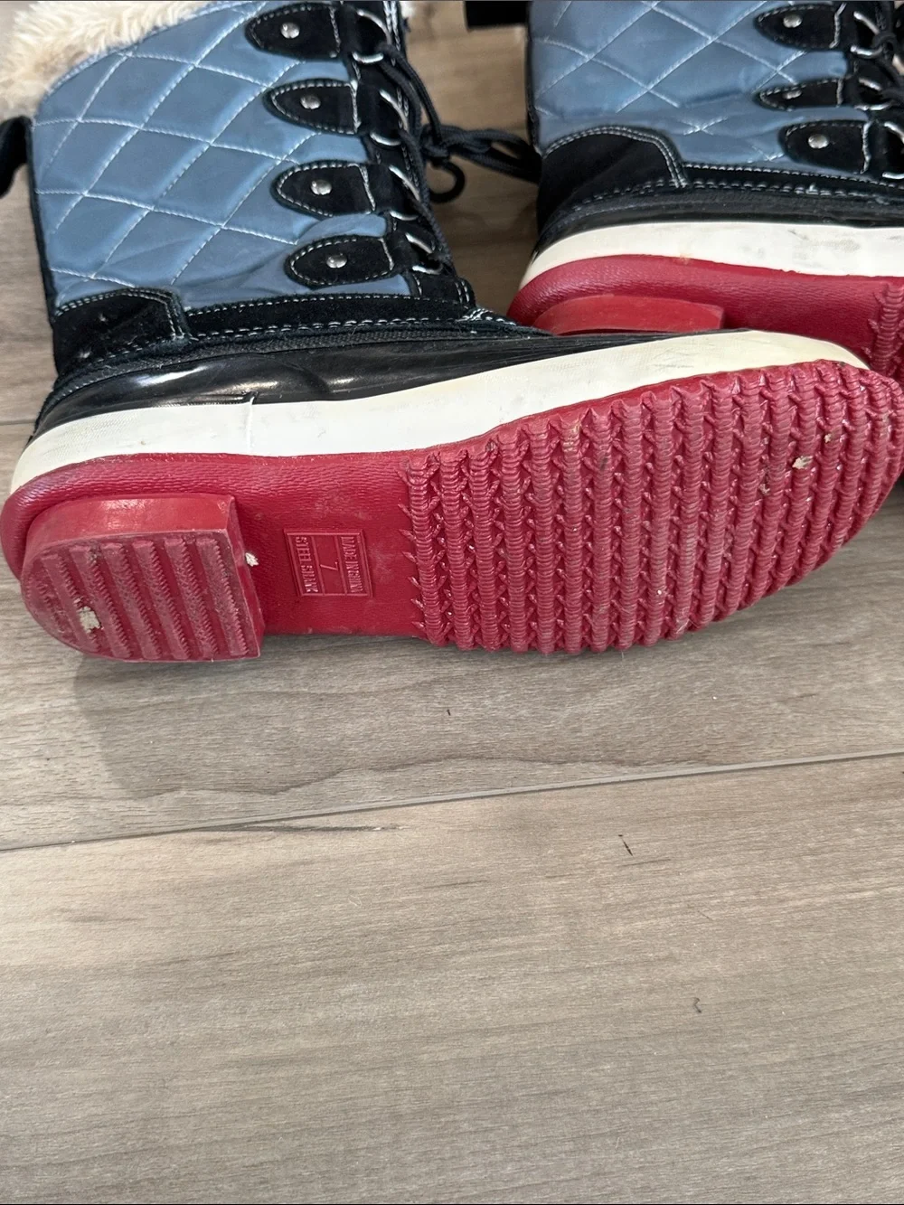 Khombu water resistant