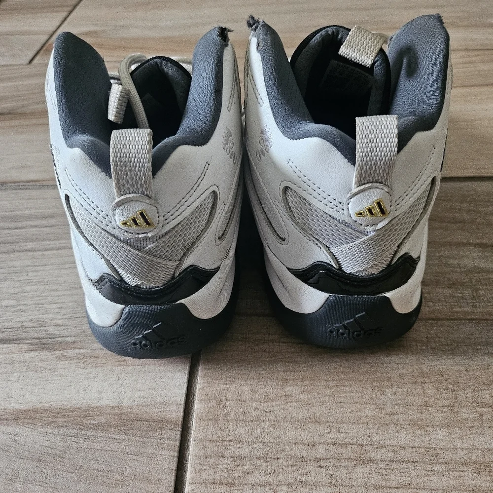 Adidas Kids White and Black  CRAZY 8 Kobe Bryant Sneaker size 6.5
