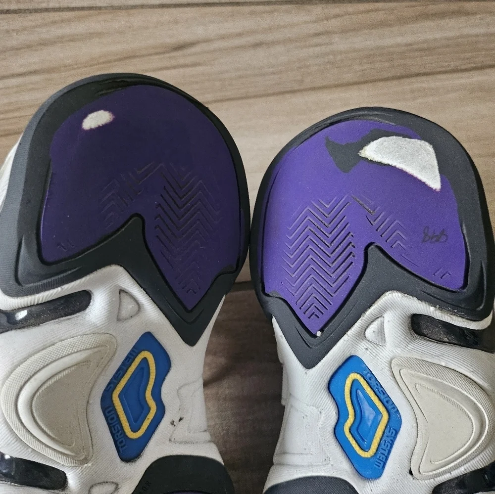 Adidas Kids White and Black  CRAZY 8 Kobe Bryant Sneaker size 6.5
