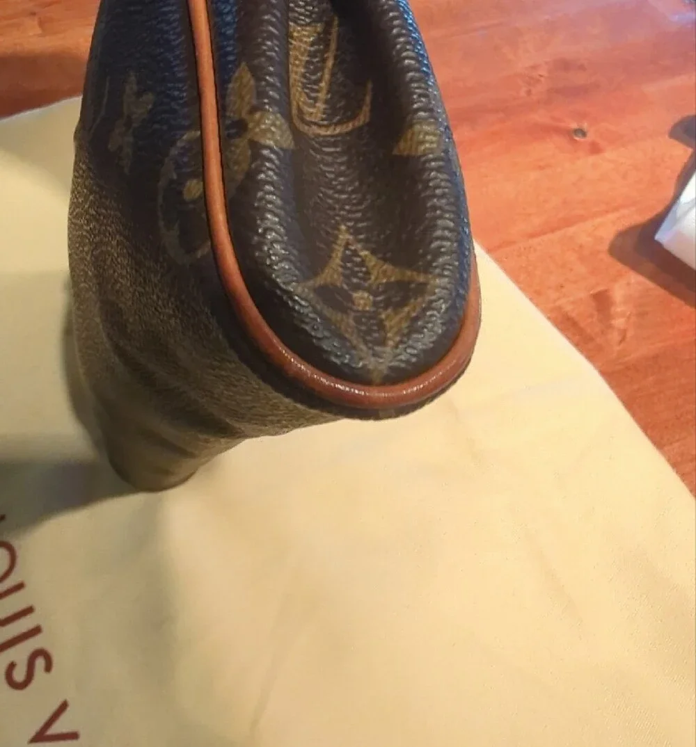 Louis Vuitton authentic classic