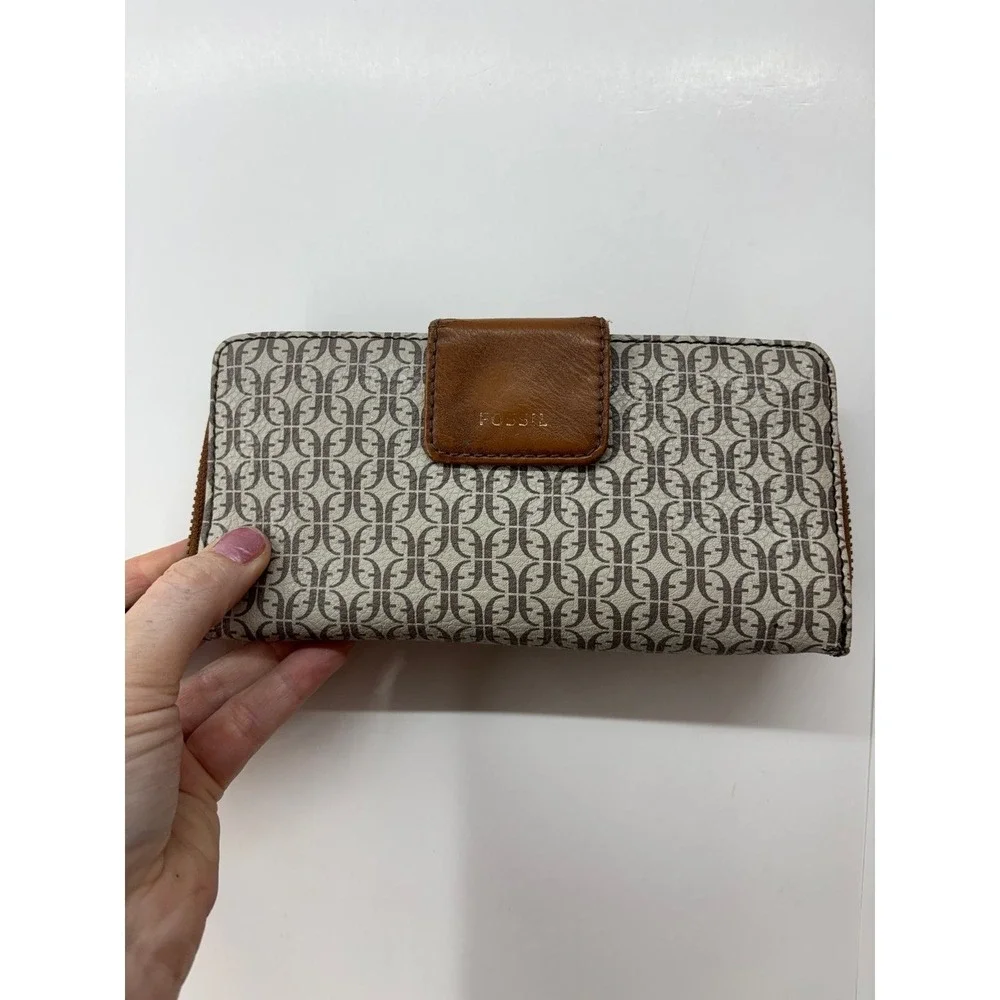 Fossil this brand
