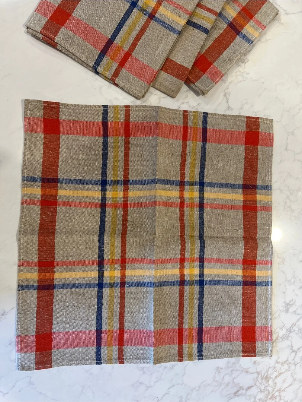 Source Unknown set plaid
