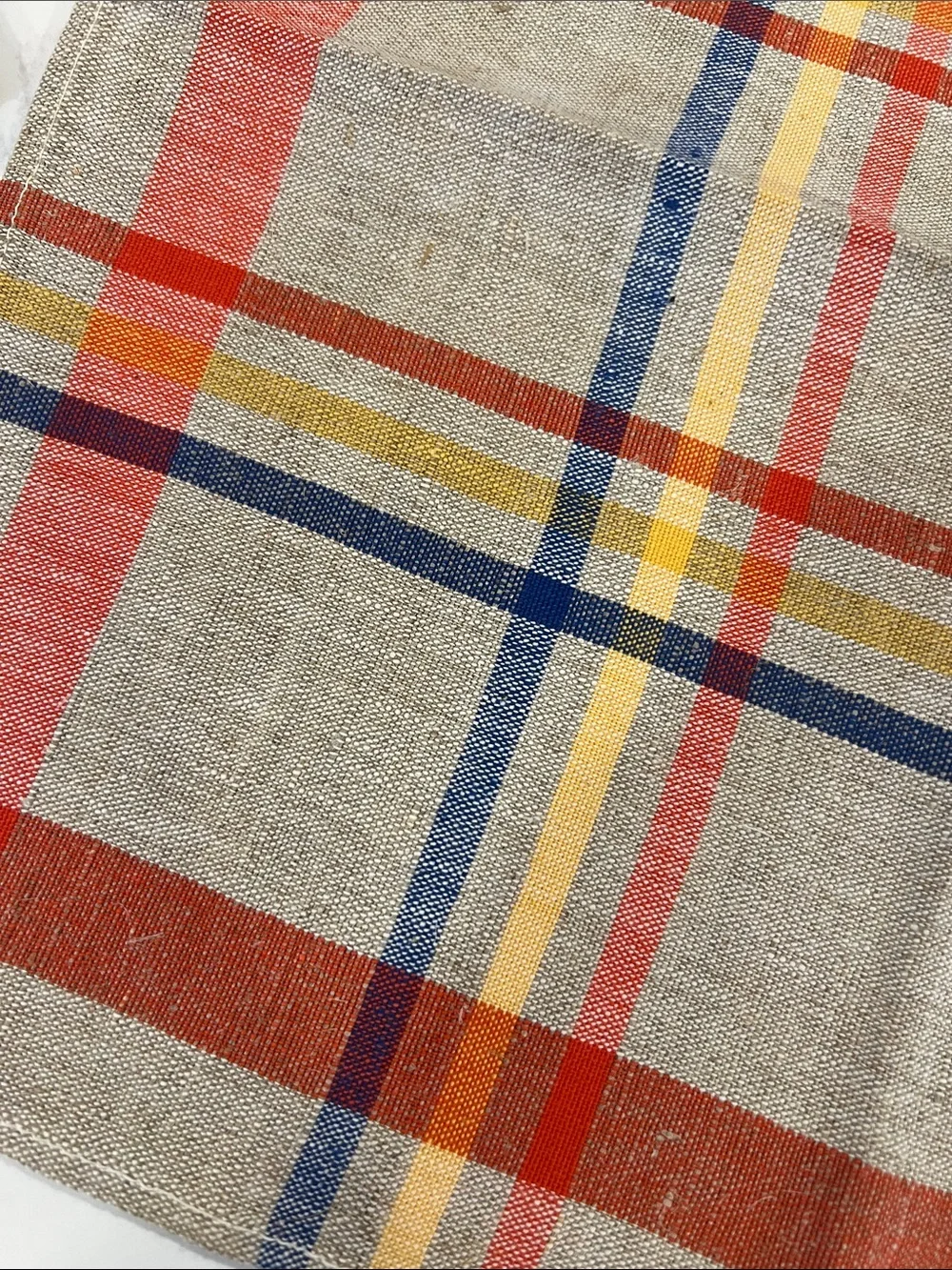 Source Unknown set plaid