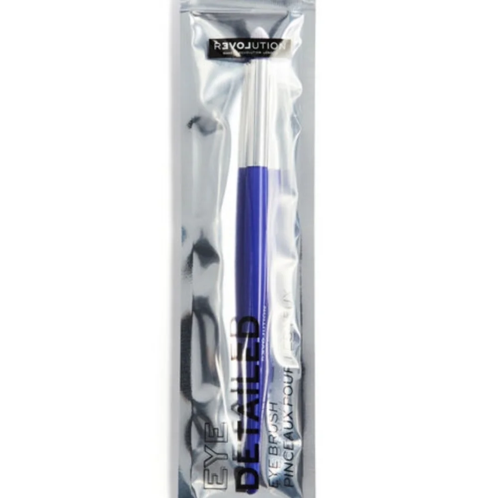 Revolution‎ Beauty Revolve Detailed Eye Brush