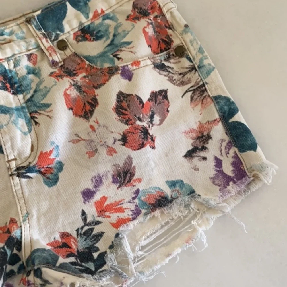 ❤️… Free People Floral Shorts