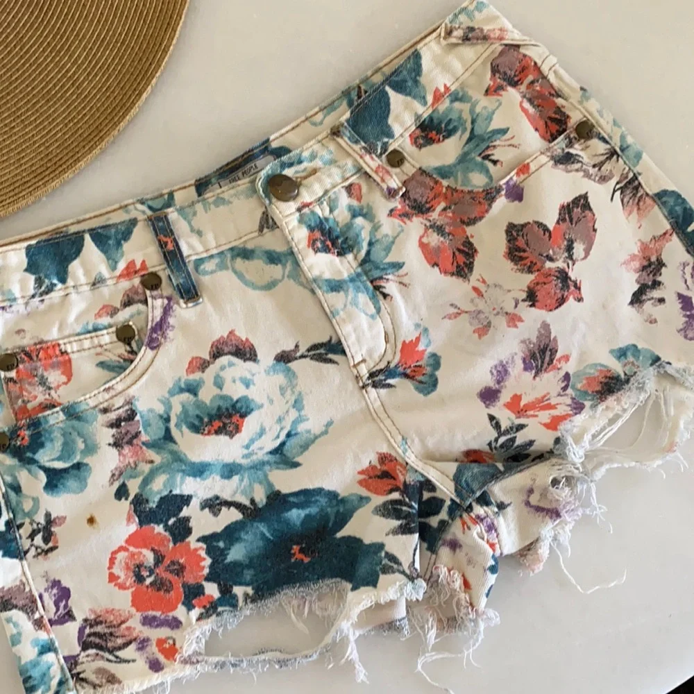 ❤️… Free People Floral Shorts