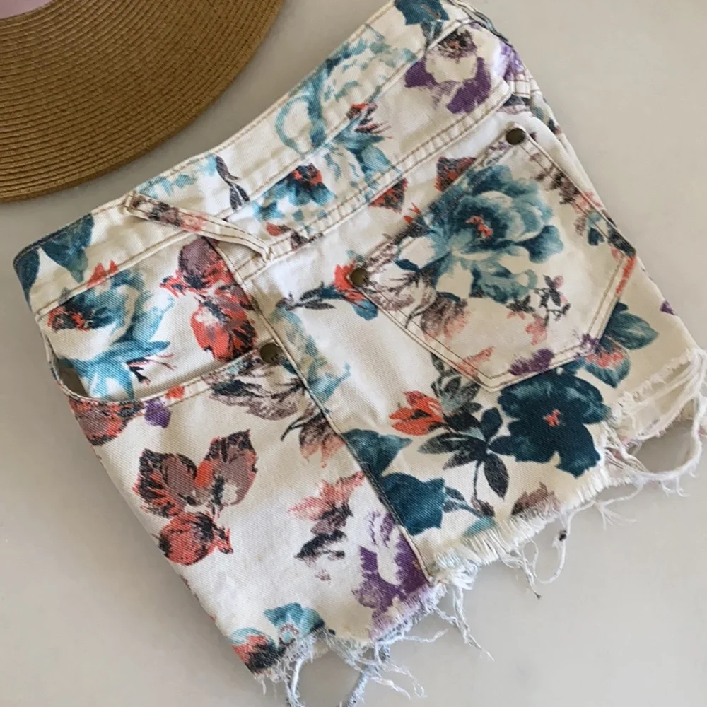 ❤️… Free People Floral Shorts