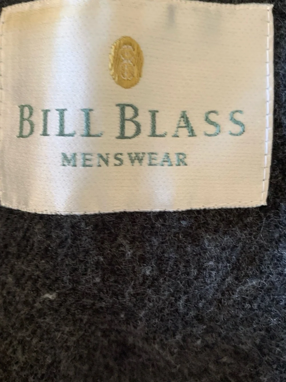 bill blass features pockets lining