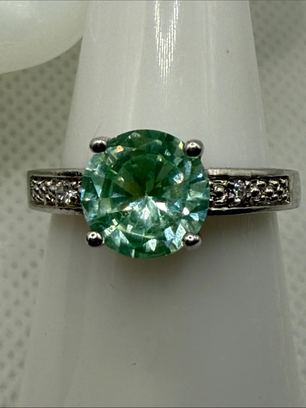 Vintage synthetic Green Spinel Round-Cut Solitaire Cz Ring rhodium plated