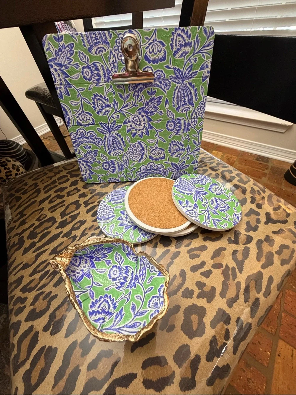 N/A decorative clipboard