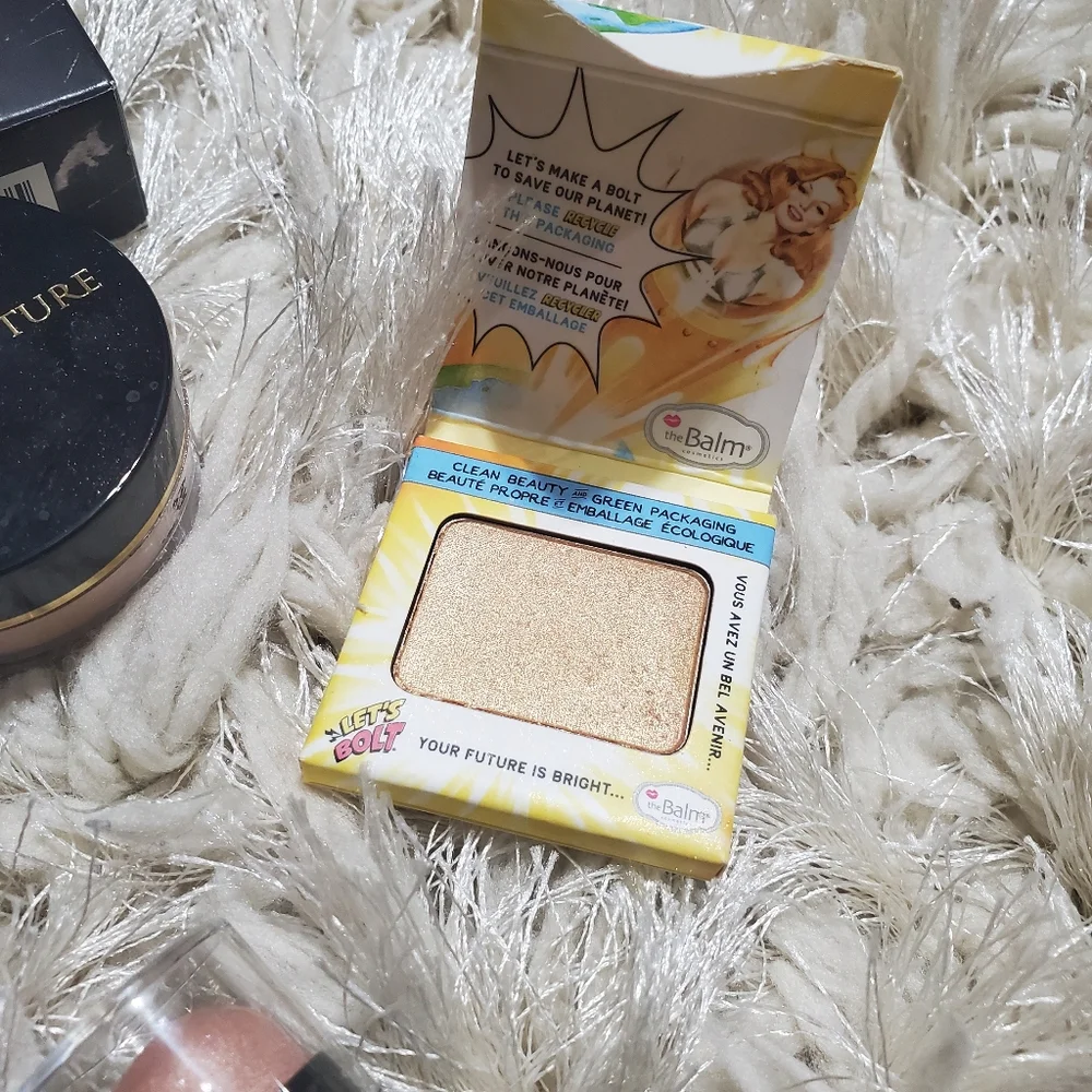 Artist Couture bundle highlighting color