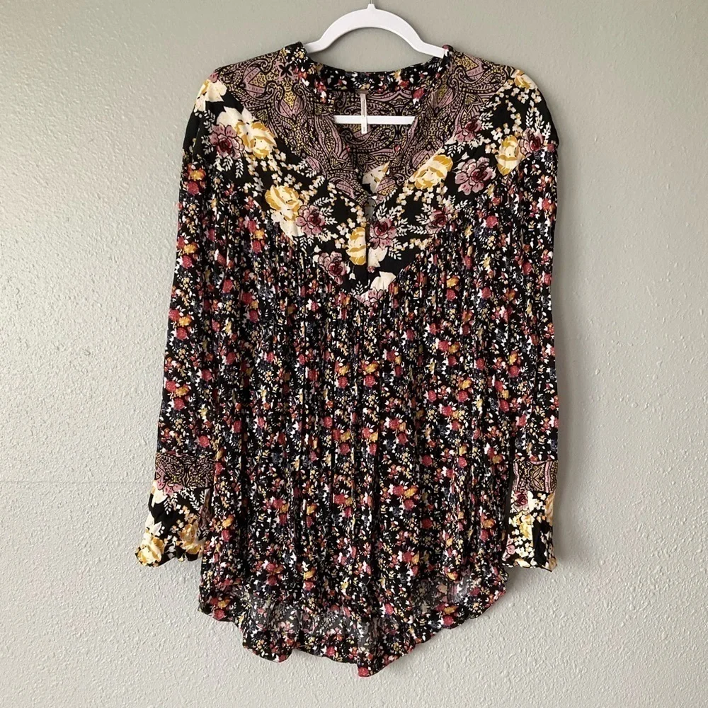 Free People Wildflower Fields Henley Top size Small T104