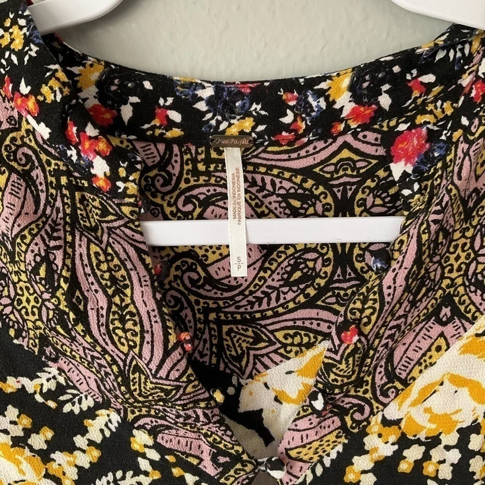 Free People Wildflower Fields Henley Top size Small T104