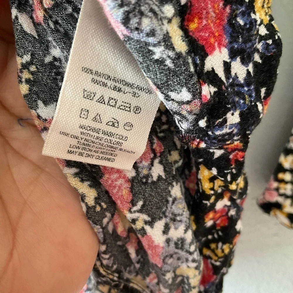 Free People Wildflower Fields Henley Top size Small T104