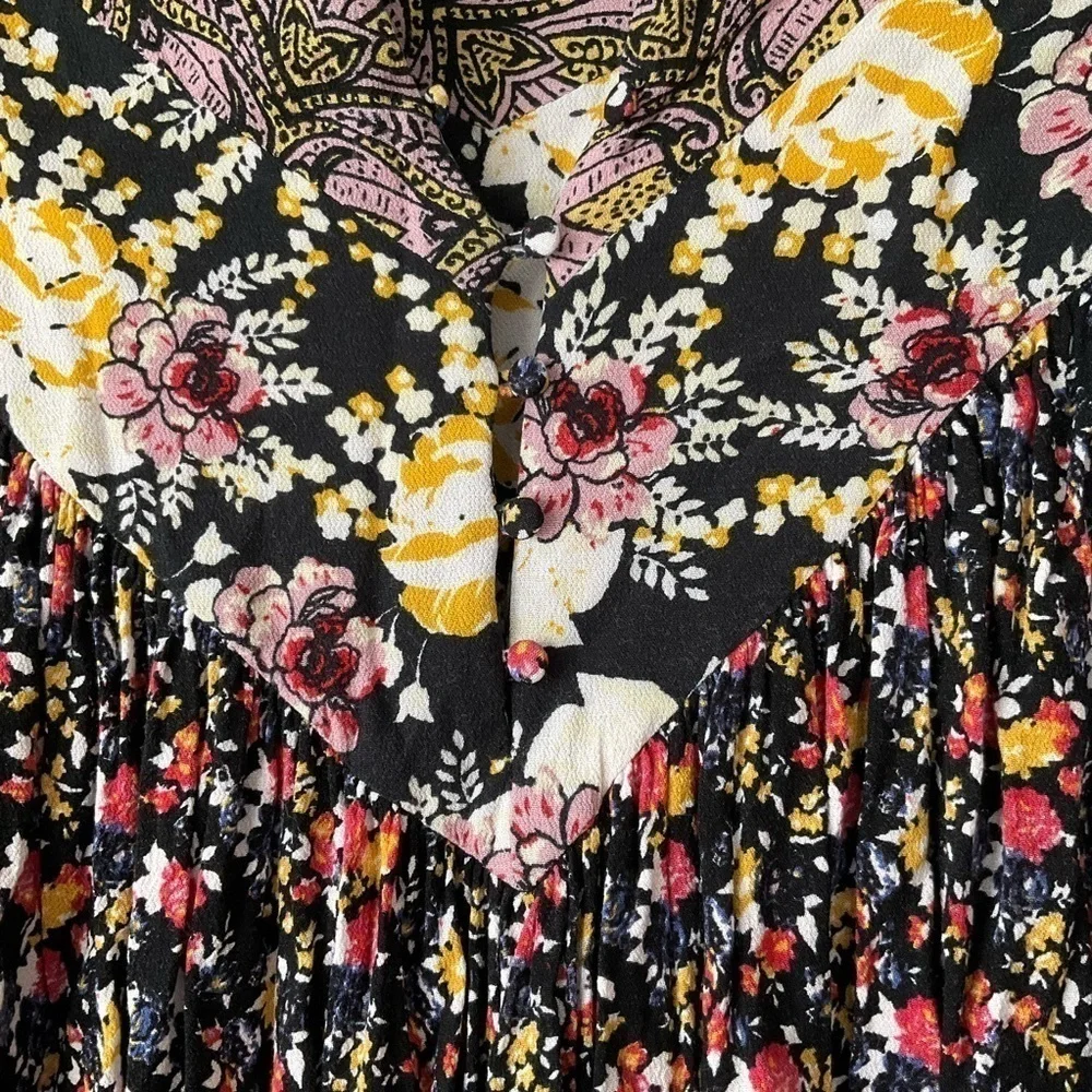 Free People Wildflower Fields Henley Top size Small T104