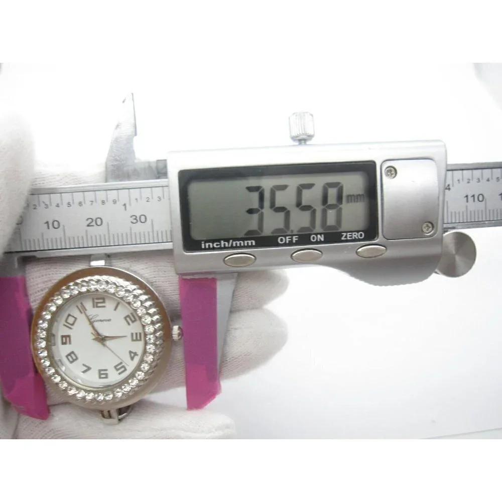 Women's Geneva  Analog 35mm Dial Causal Round Watch (D993)