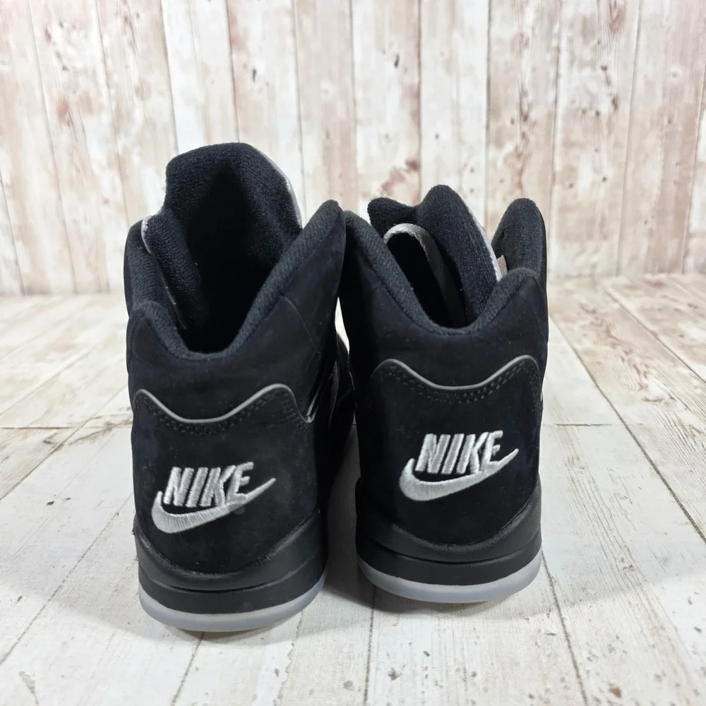 Jordan retro black