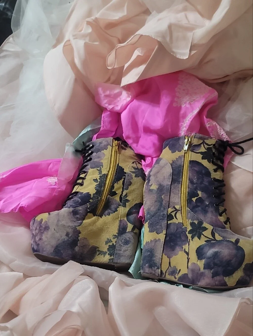 Jeffrey Campbell eye catching