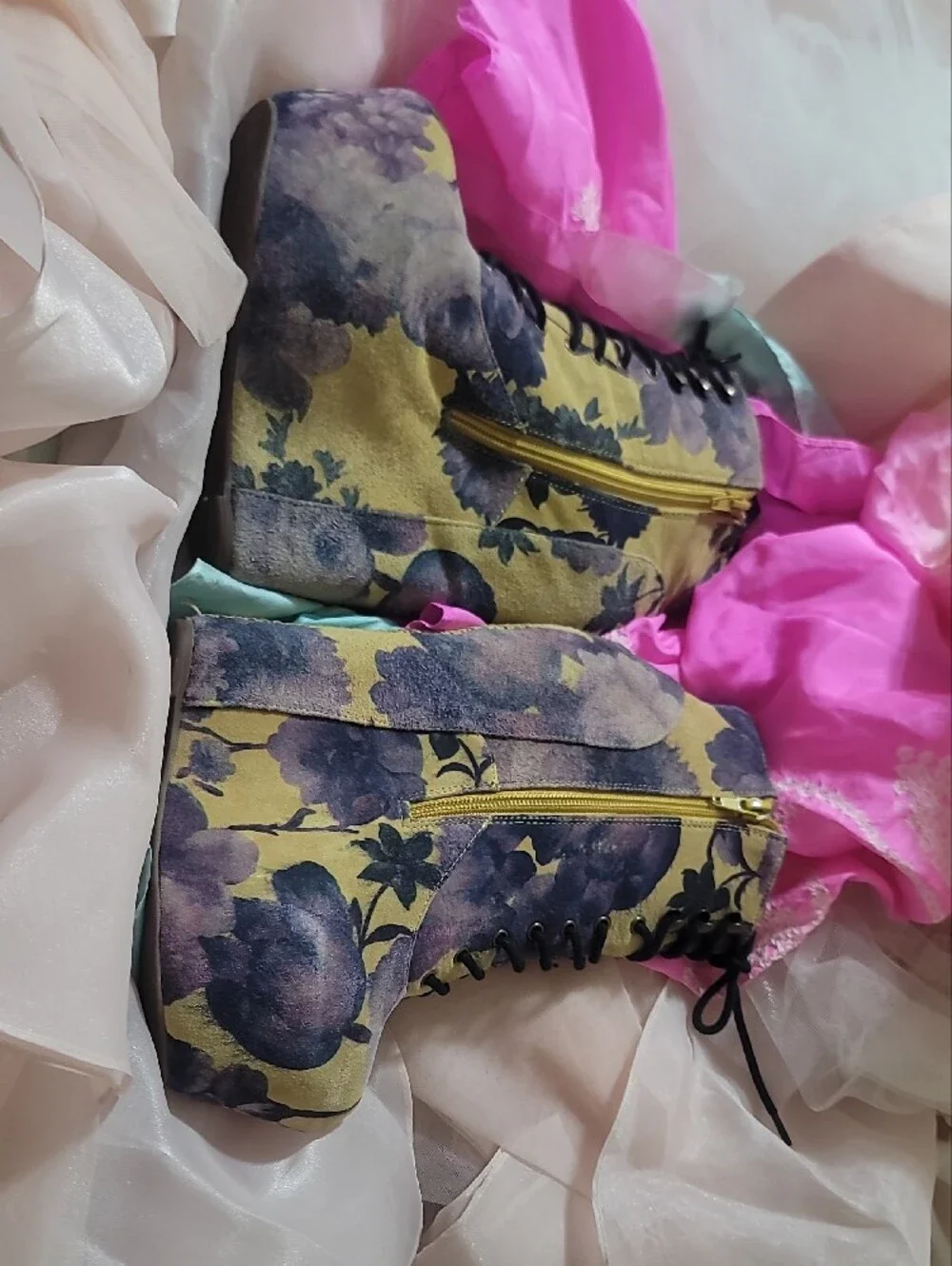 Jeffrey Campbell eye catching
