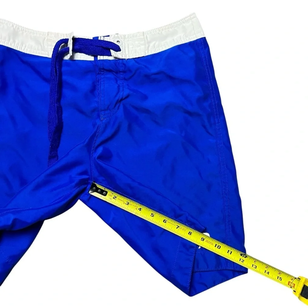 Abercrombie & Fitch vibrant blue