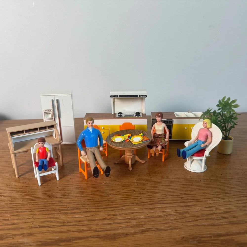 Vintage TOMY Dollhouse Figures Furniture Lot 1970s 1980s 22pc‎