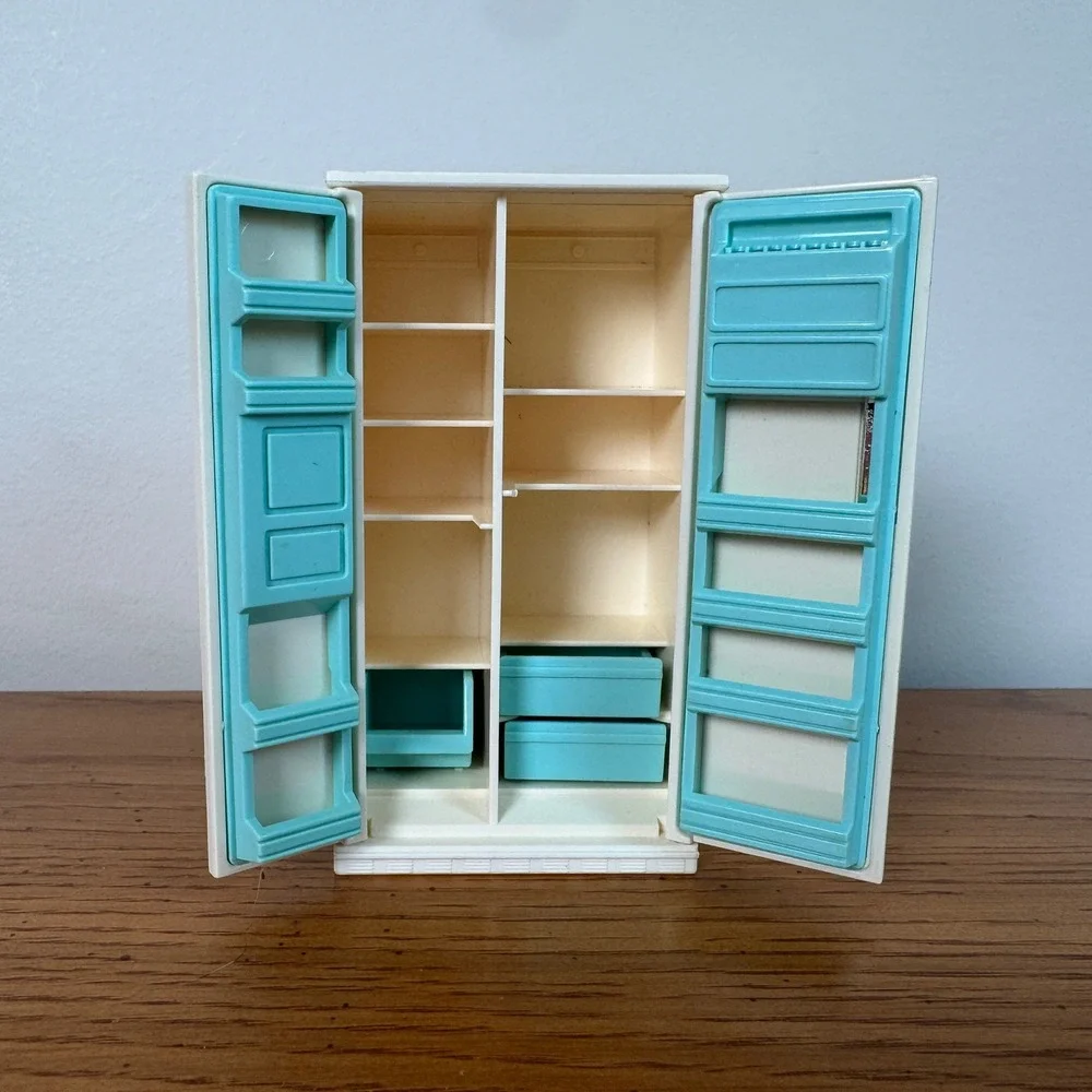 Vintage TOMY Dollhouse Figures Furniture Lot 1970s 1980s 22pc‎