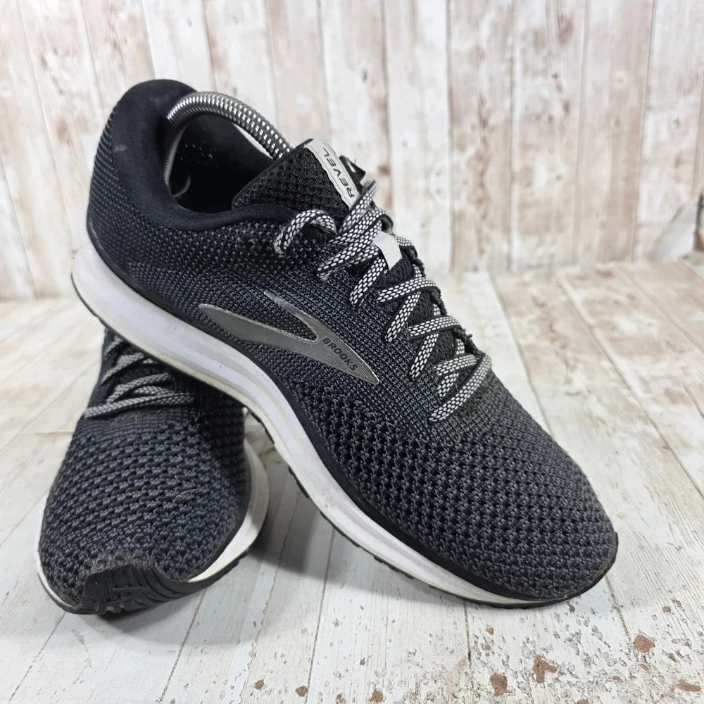 Brooks revel running