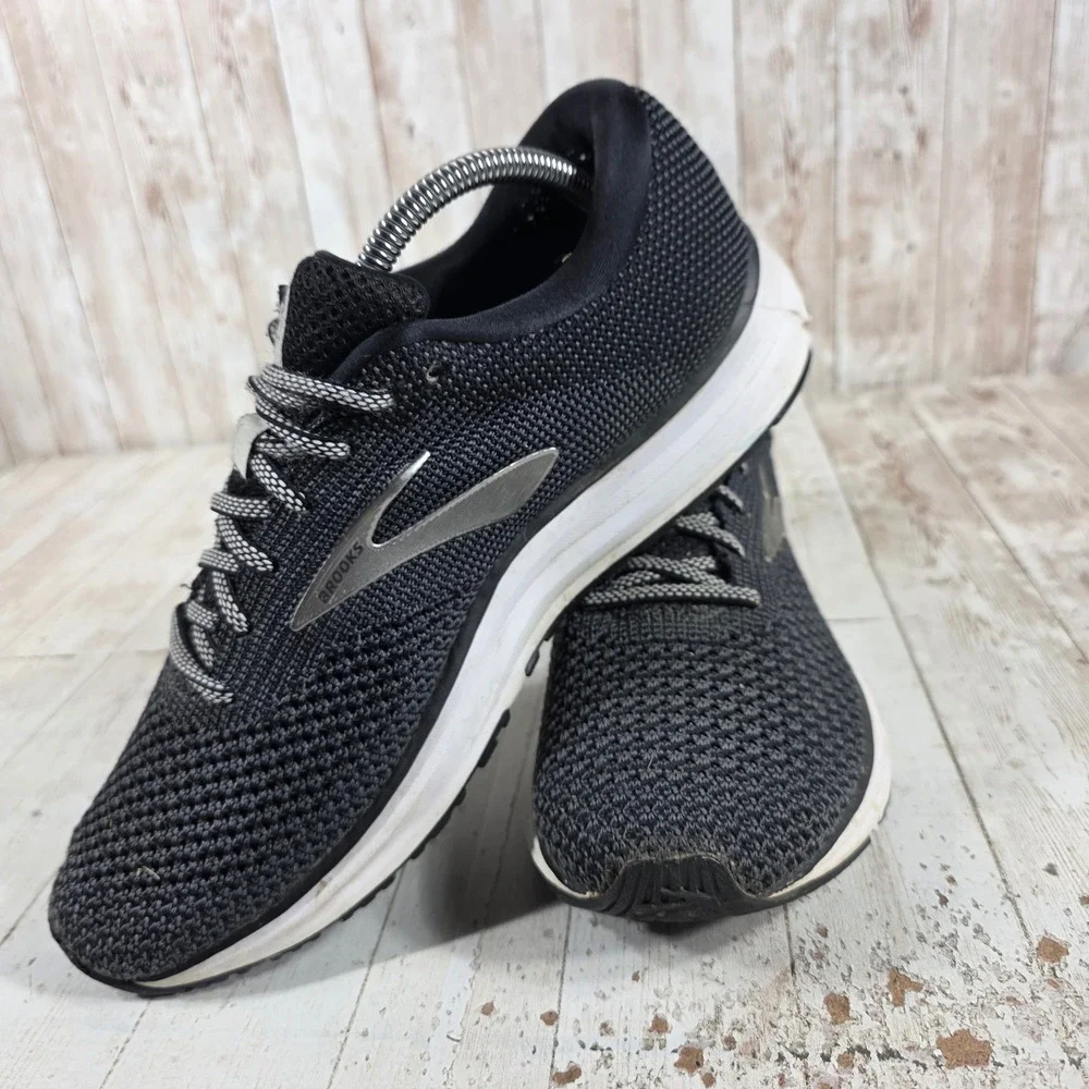 Brooks revel running