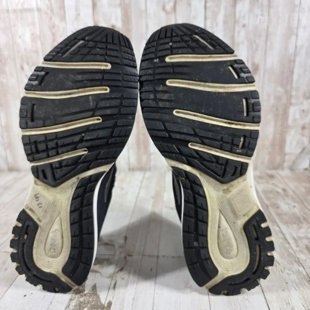 Brooks revel running