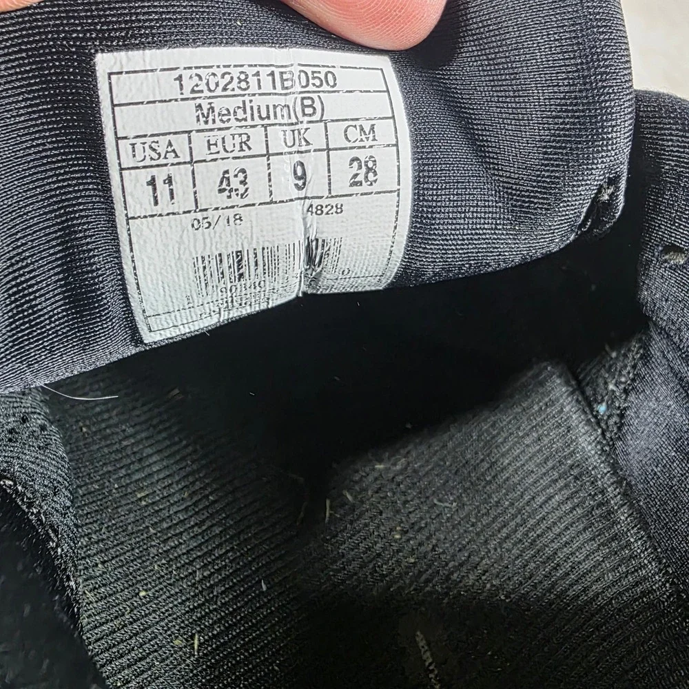 Brooks revel running