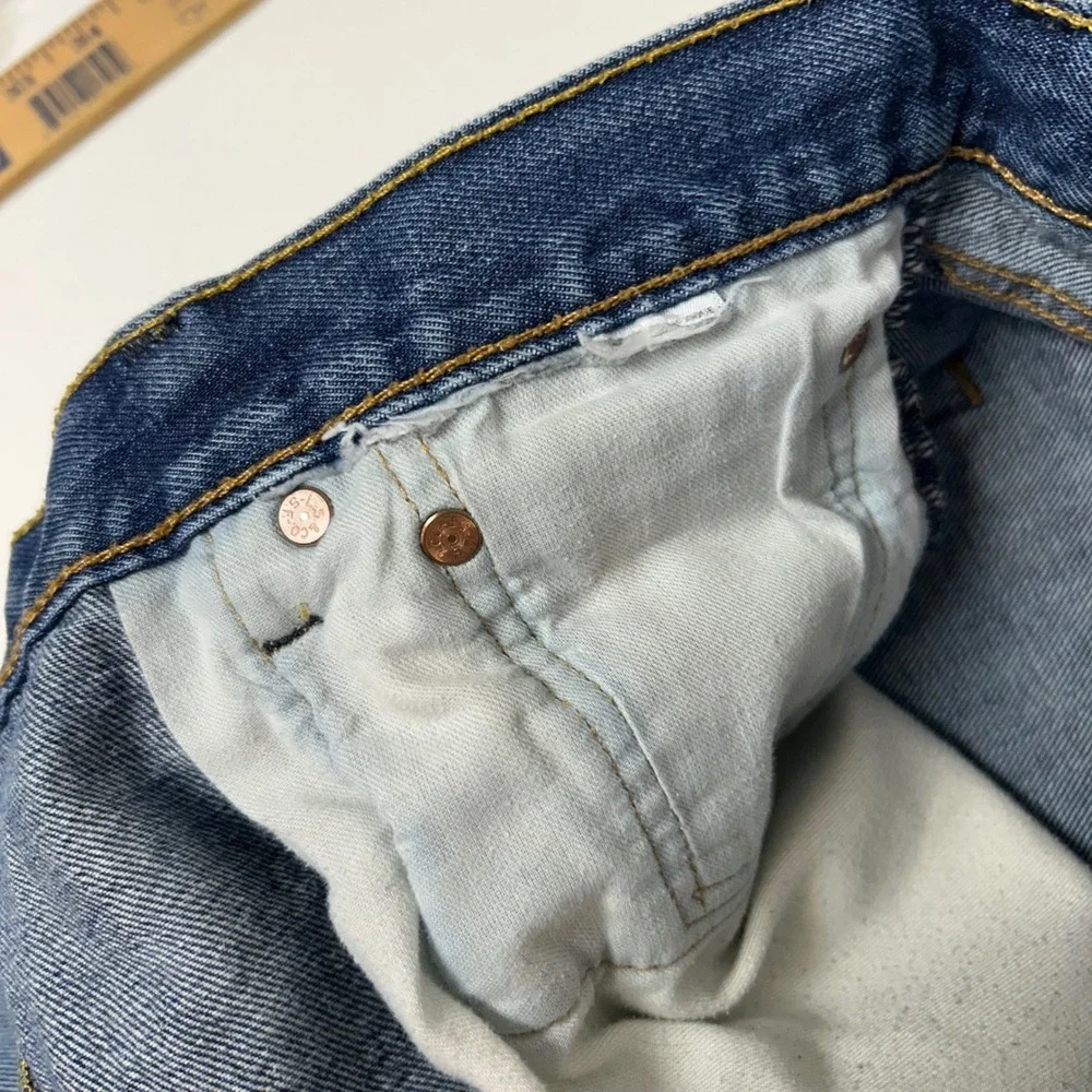 Levis note hard