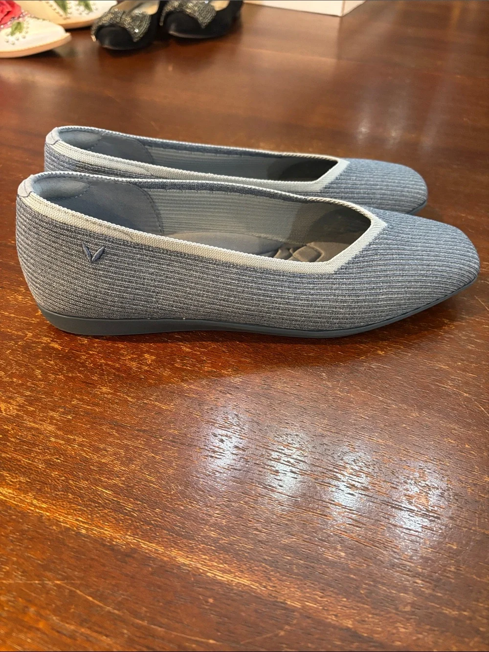Vivaia neutral breathable knit