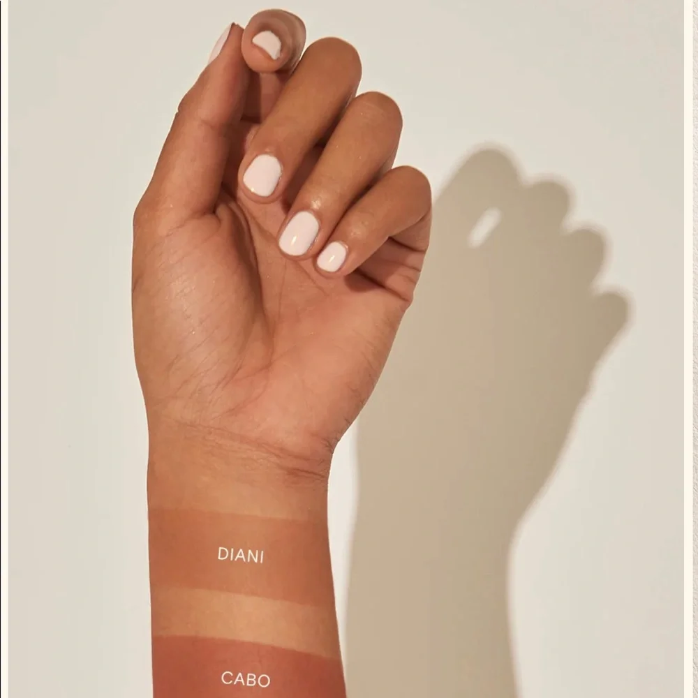 Soft-Matte Bronzing Powder by Vesca in Kissed By Diani- Medium Golden Undertone